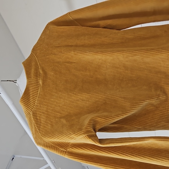 Small altar'd state light sweater - Picture 6 of 6